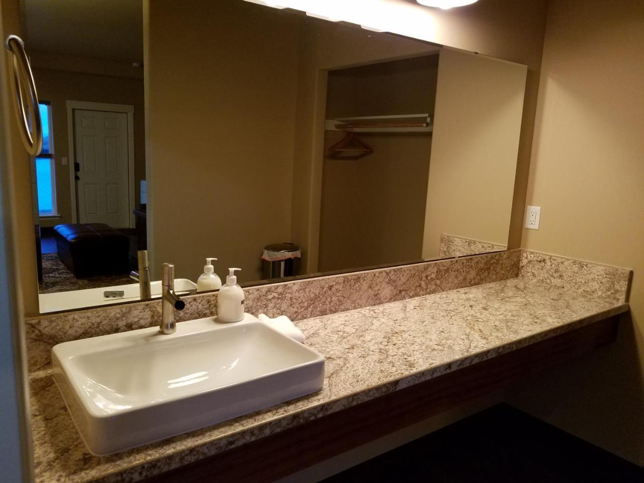 Zillah Lakes Inn Екстер'єр фото